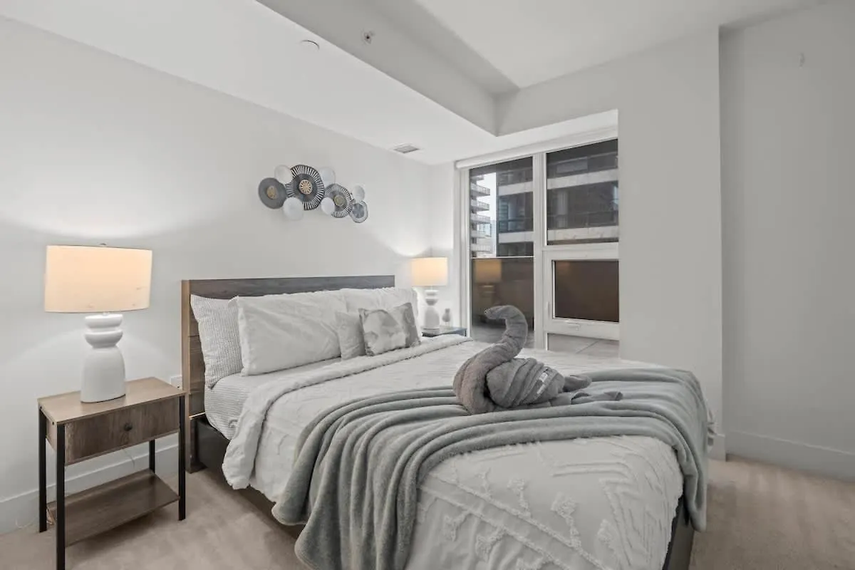 Private Terrace With Cityscape Views Торонто Апартаменты