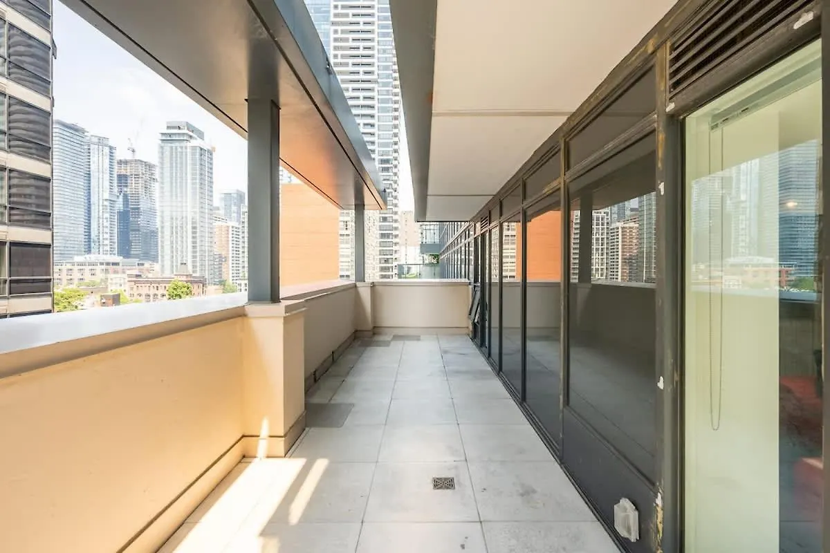 Private Terrace With Cityscape Views Торонто Канада