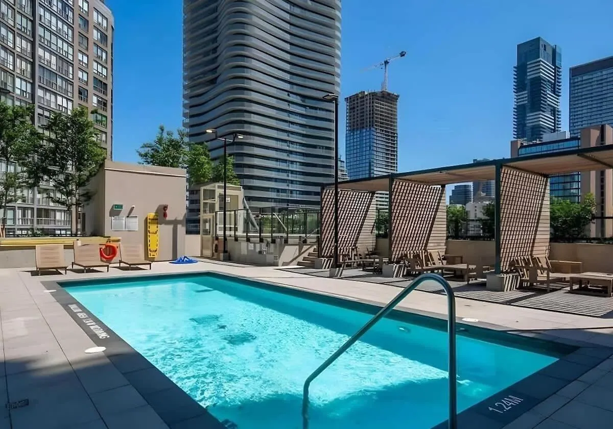 Private Terrace With Cityscape Views Торонто Канада