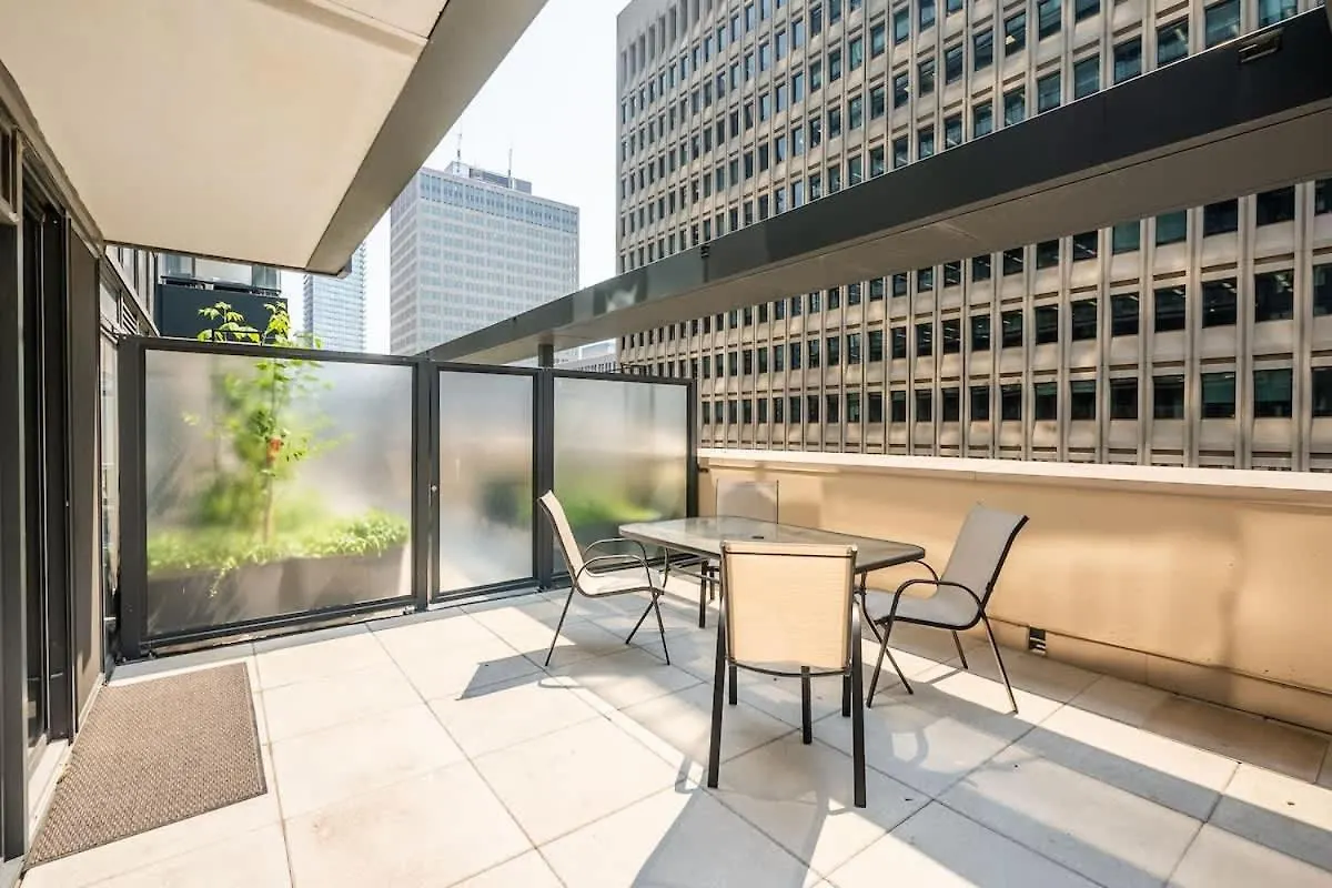 Private Terrace With Cityscape Views Торонто Апартаменты